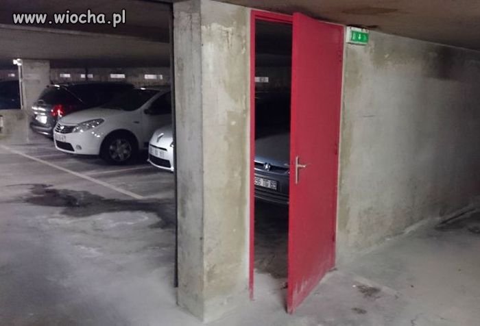 Denerwujące jest jak sąsiedzi nie zamykają drzwi.