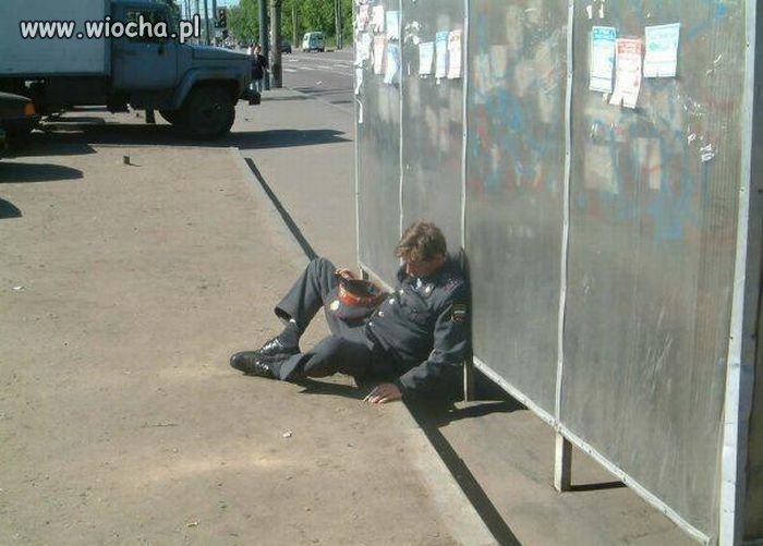 Rzetelnie wypełniana służba wyczerpuje organizm. 