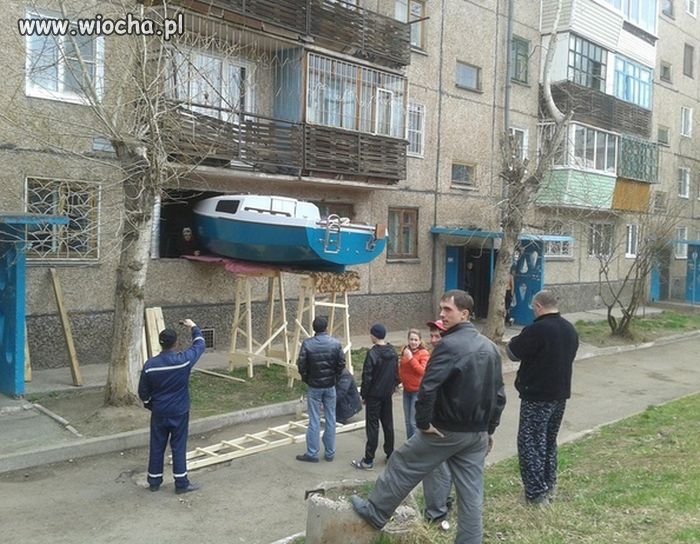 Na zimę Alosza łódź schowa porządnie.