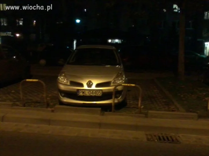 Jakim trzeba być prostakiem.