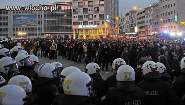  14 rannych podczas demonstracji kibiców przeciwko