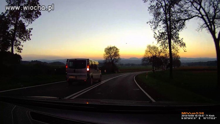 Debil to mało powiedziane