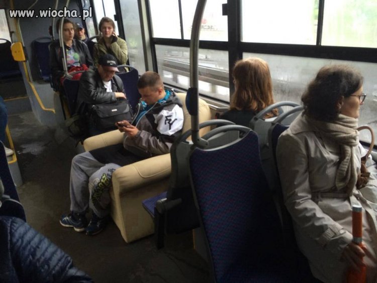 A tymczasem w autobusie