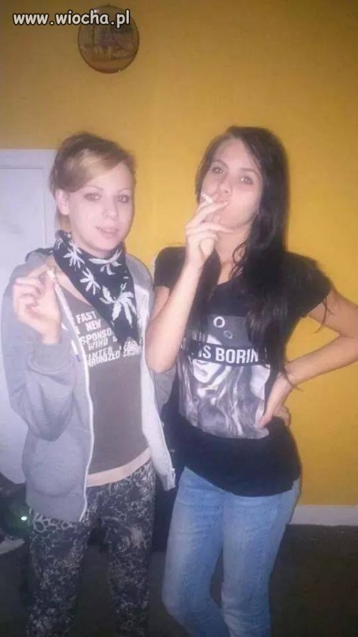 Nastolatki < dorosłe >