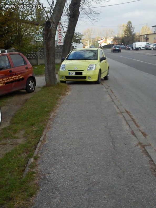 Nie ma to jak parkowanie na chodniku...