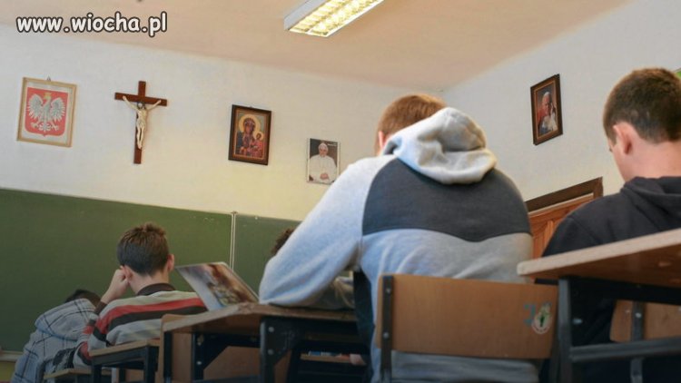 Jeszcze chwila i zdejmą godło bo zabraknie
