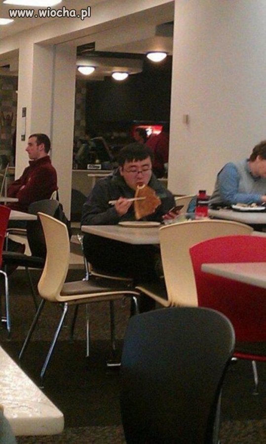 Chińczyk w pizza hut