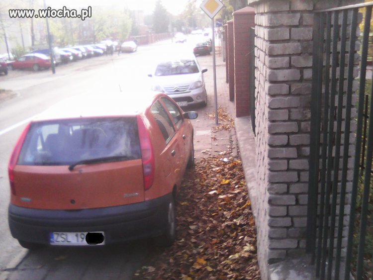 Chodnik koło szpitala