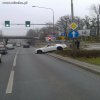 Nowy sposób parkowania, mina kierowcy bezcenna.