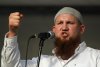 Radykalny niemiecki islamista Pierre Vogel...