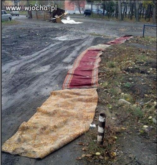 Na osiedlu ułożyli nowe chodniki.