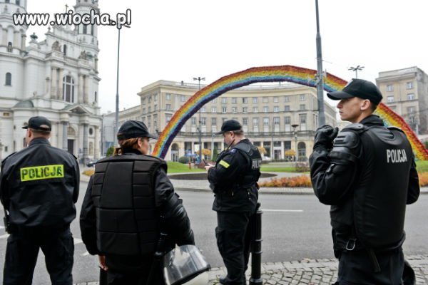 Kilkuset policjantów zamiast ścigać bandytów