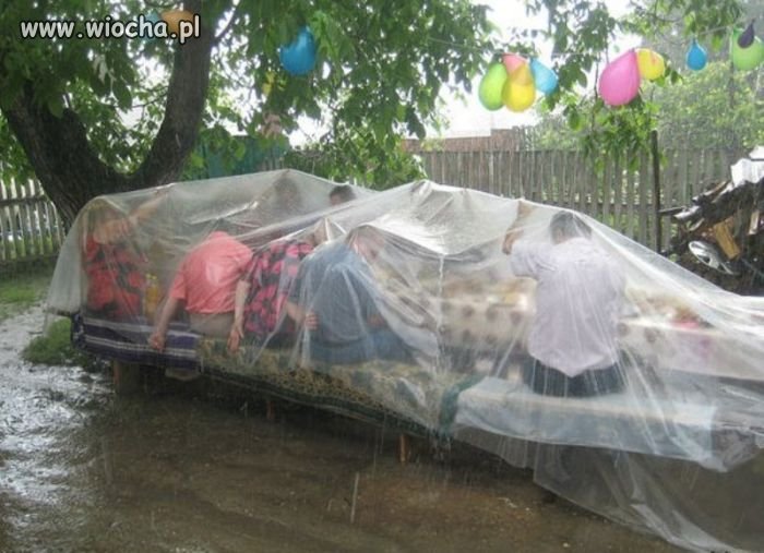 Spokojnie, folia wytrzyma gradobicie.