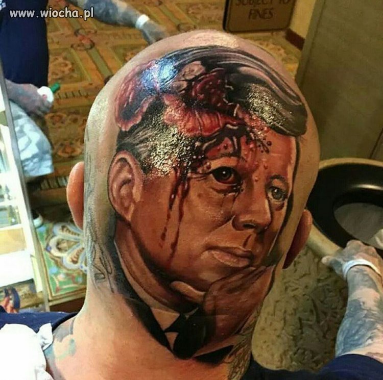 Taki sobie tatuażyk na głowie