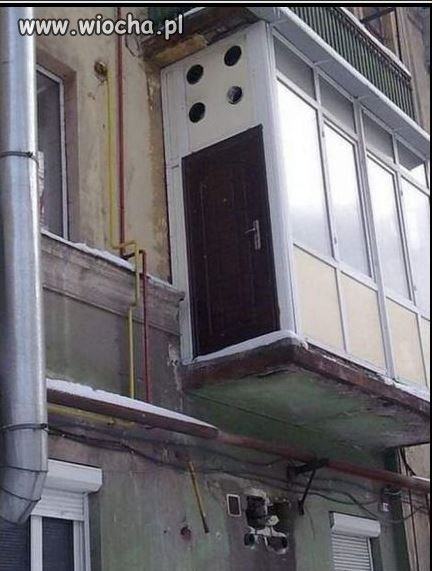 Na wypadek nieoczekiwanego powrotu męża.