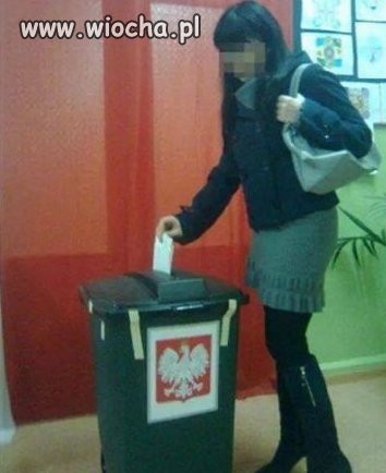 Urna wyborcza zrobiona z kosza na śmieci ...
