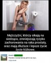 Mężczyźni, którzy sikają na siedząco
