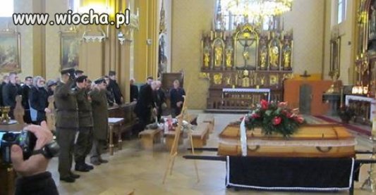 Decyzja Kopacz: pogrzeb Świtonia bez honorów