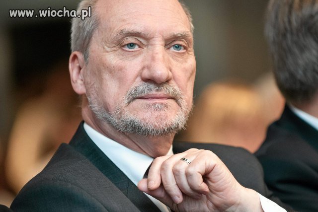 Macierewicz znowu raportuje o Smoleńsku