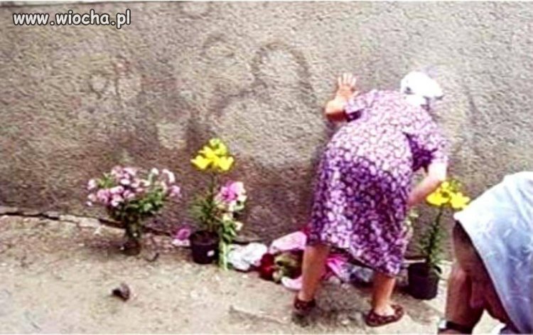 Jedni szczają po murach