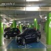 Na parkingu centrum handlowego.