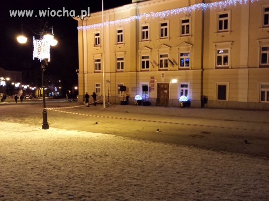 Scena na przemyskim rynku godzina 23:30 