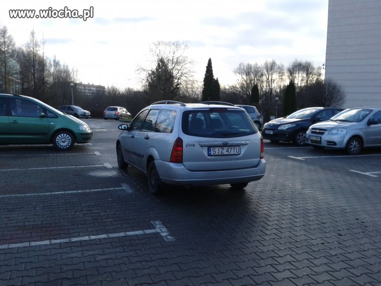 Zaparkowała i poooszła.