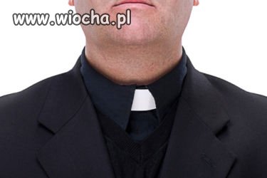 Ksiądz tłumaczy się z ciągnięcia butelki: "TO BYŁ ŻART!"