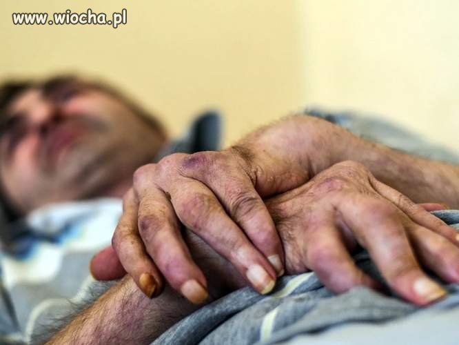 Chory mieszkaniec Koronowa sam wychowuje syna. Komornik zabrał mu rentę, zostawił 8 złotych
