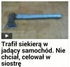 Trafił siekierą w jadący samochód