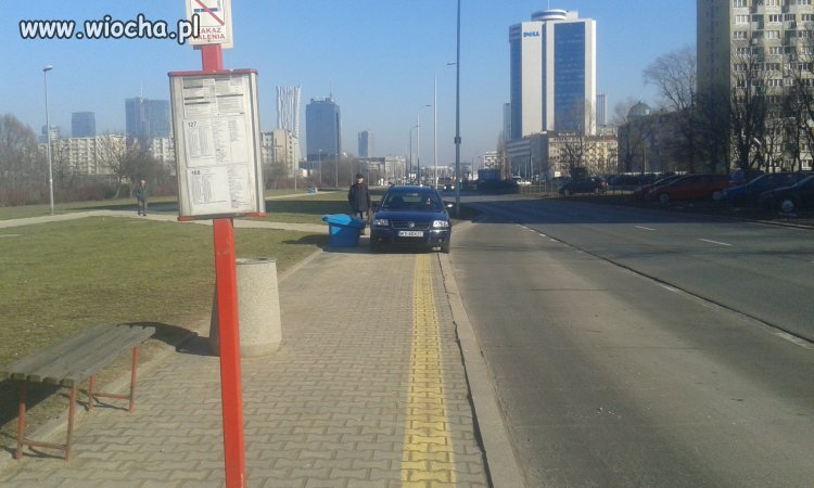 Wiocha na przystanku