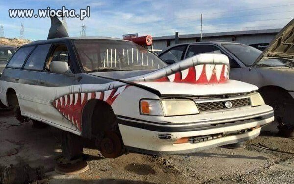 Sharkobus atakuje