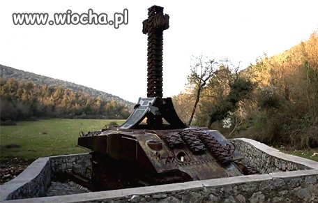 Złodzieje złomu rozbierają polski czołg spod Monte Cassino,