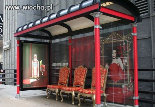 Przystanek autobusowy.