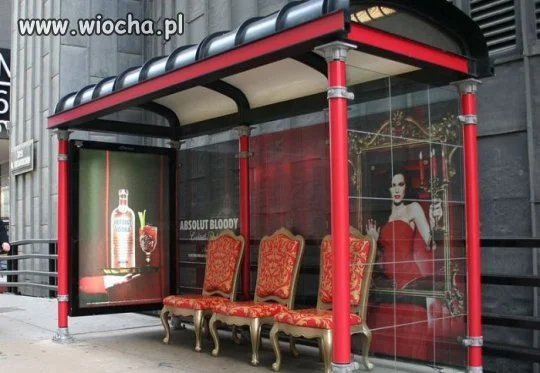 Przystanek autobusowy.