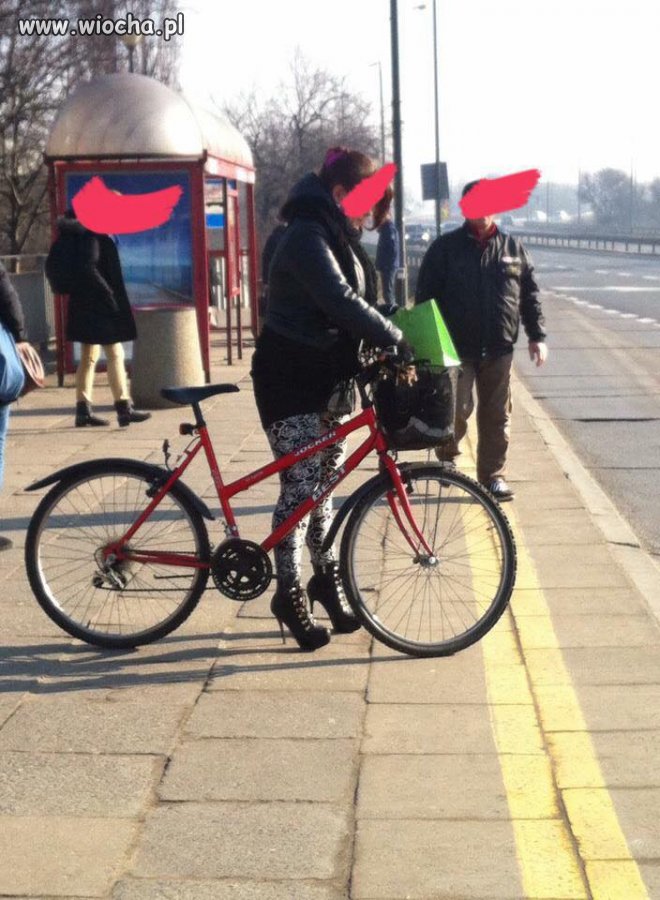 Albo rowerem, albo autobusem!