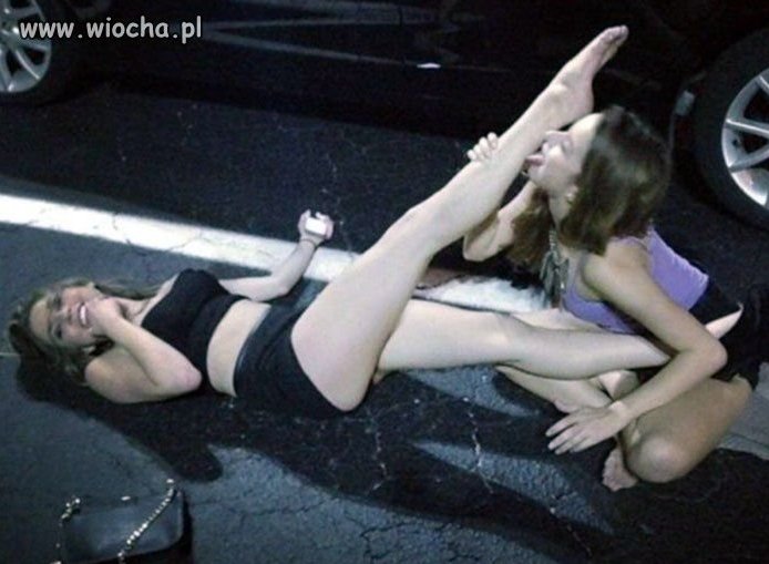 Tymczasem na pewnym parkingu po baletach