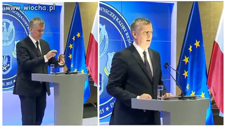Nie odróżnia mikrofonu od lampki 