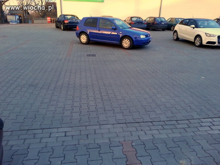 Kolejny "Miszcz" Parkowania...