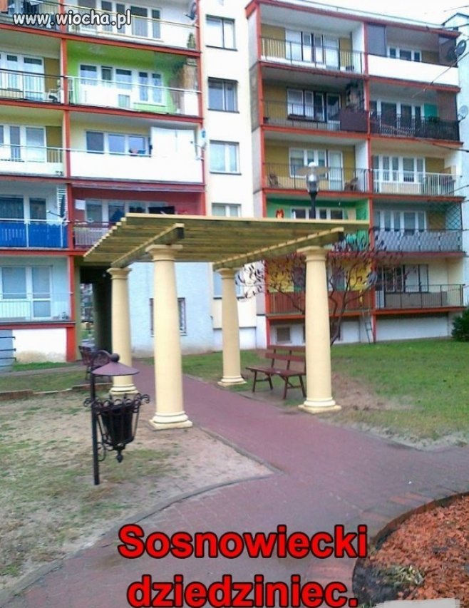 Dziedziniec przed apartamentem.