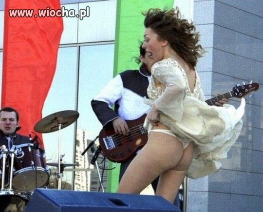 Na scenie.