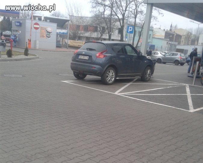 Parkowanie przy pewnym supemakecie 