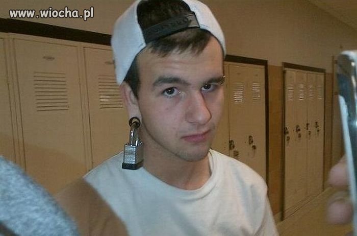 Idiota.