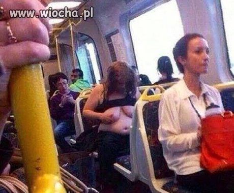 W metrze.