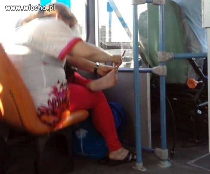 Autobusowy pedicure...