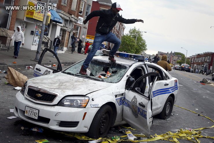 Bojownicy o wolność demolują Baltimore, USA