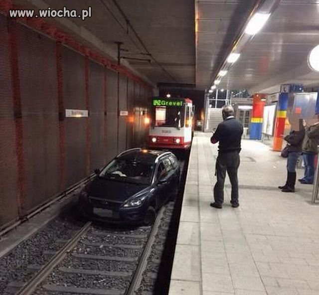 W metrze.