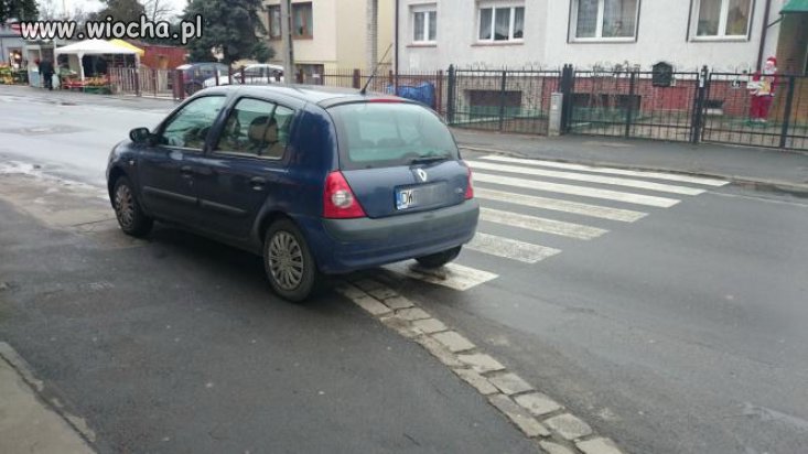Urwać lusterka, wycieraczki i zbić światła