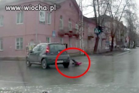 Z auta wypadło dziecko
