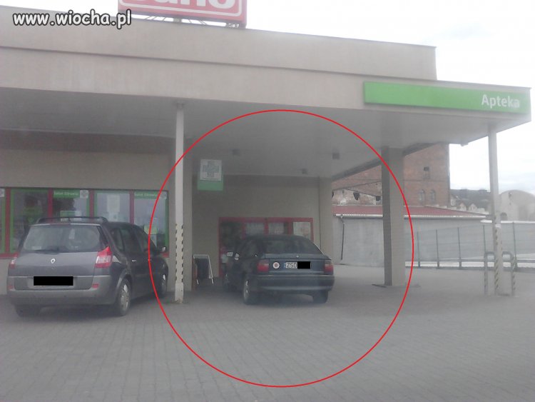 Zaparkuję "pod dachem"